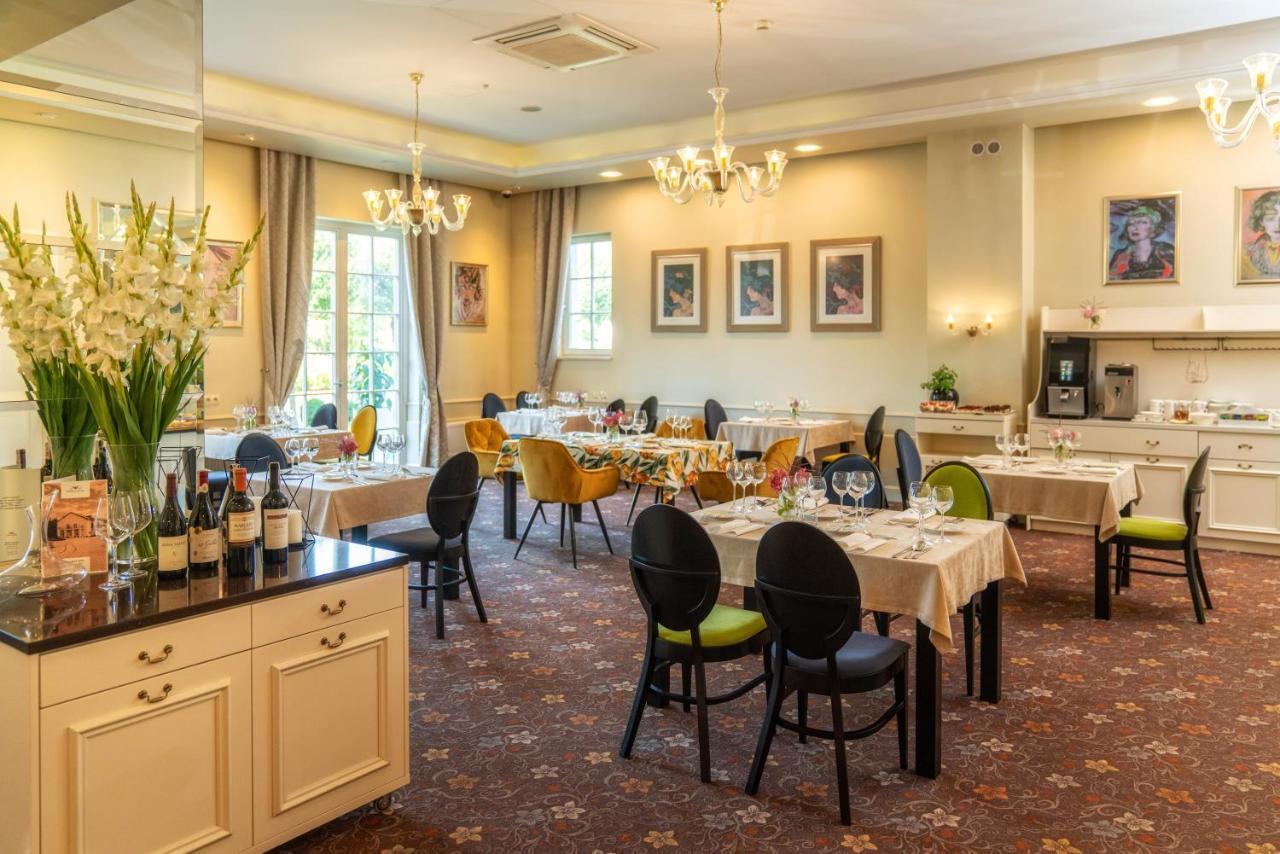 Korona Hotel Ostroleka  Eksteriør billede