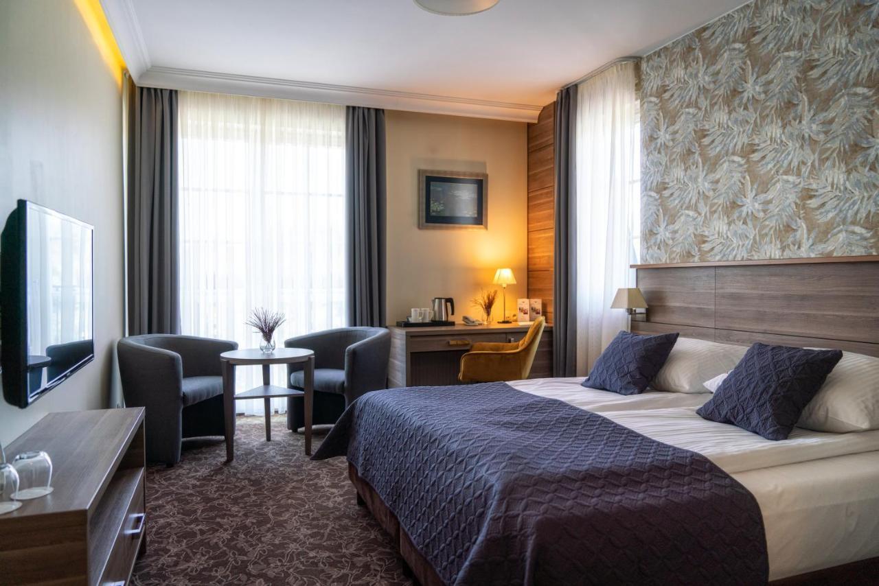 Korona Hotel Ostroleka  Eksteriør billede