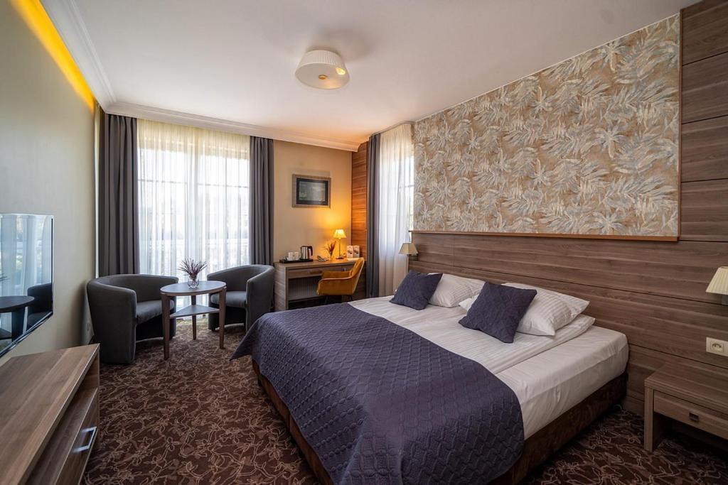 Korona Hotel Ostroleka  Eksteriør billede
