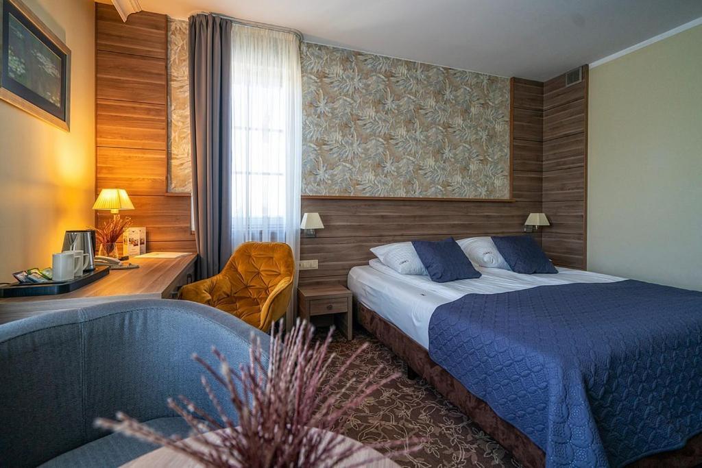 Korona Hotel Ostroleka  Eksteriør billede