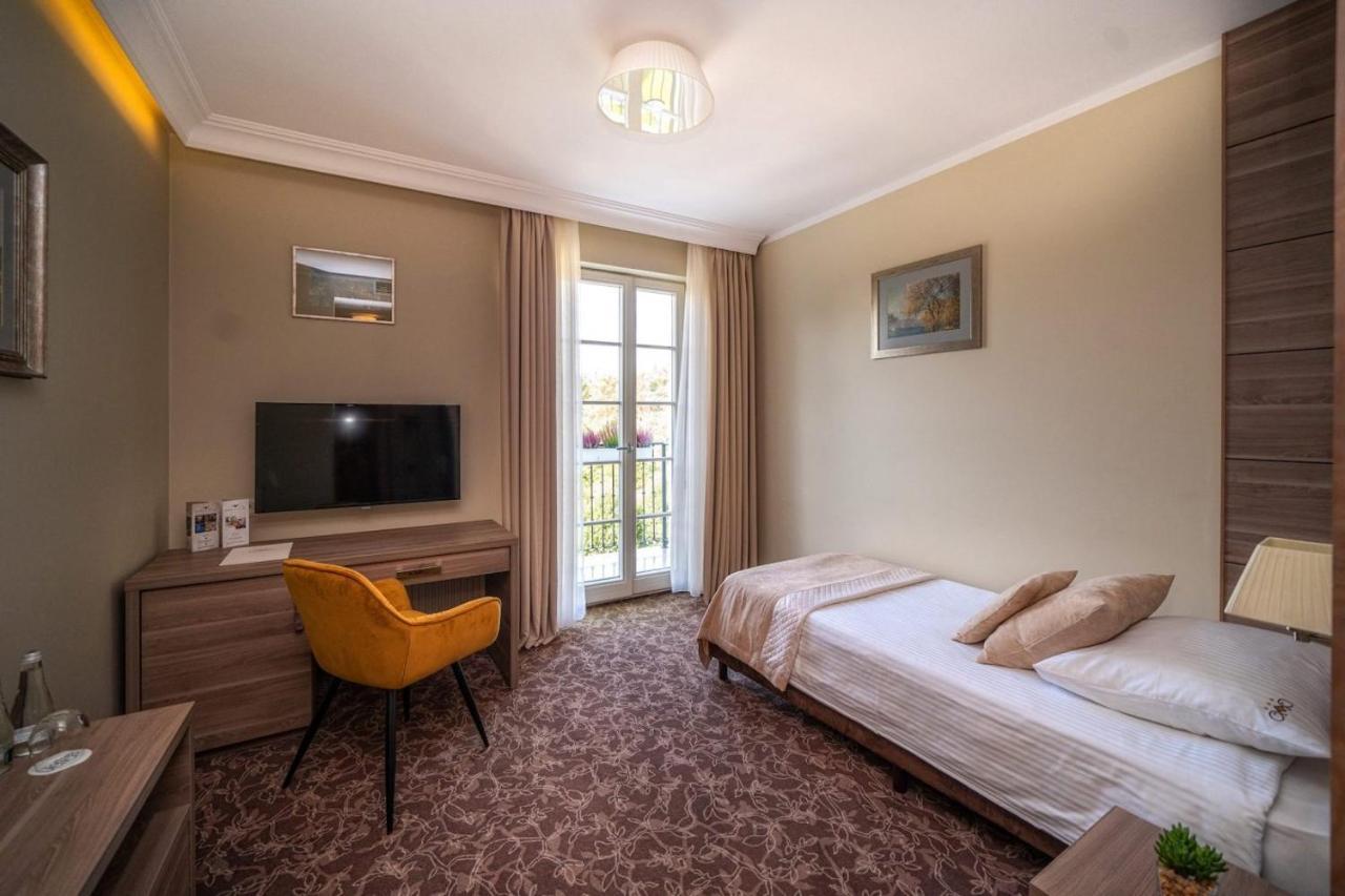 Korona Hotel Ostroleka  Eksteriør billede
