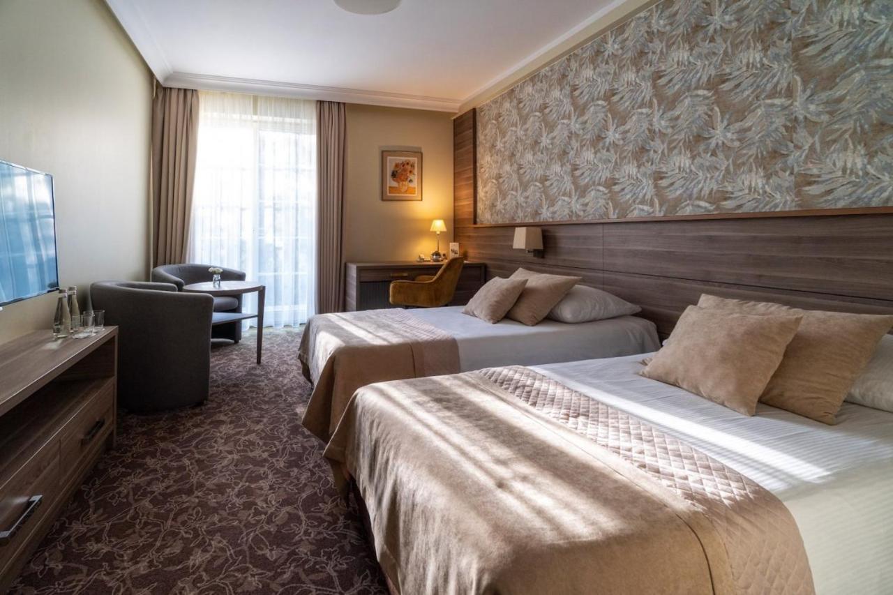 Korona Hotel Ostroleka  Eksteriør billede